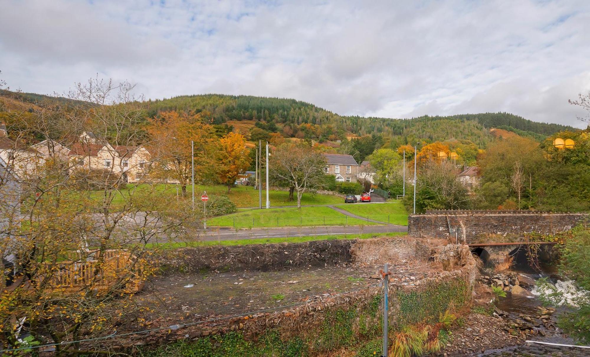 Riverside Great House In The Afan Forest Bike Park By Staystaycations Glyncorrwg Exterior photo