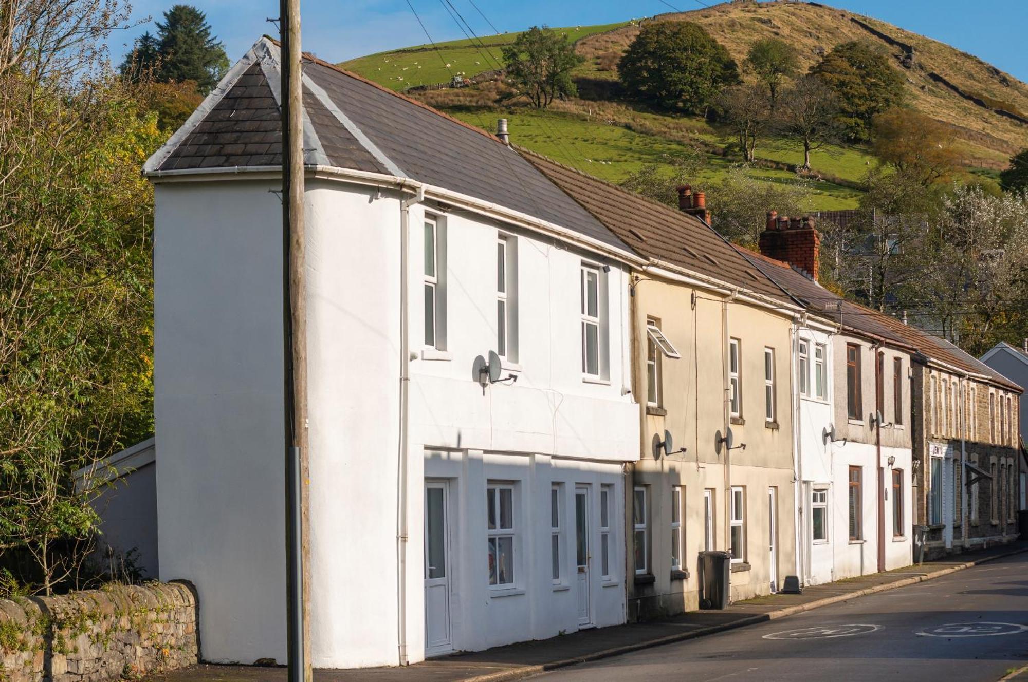 Riverside Great House In The Afan Forest Bike Park By Staystaycations Glyncorrwg Exterior photo